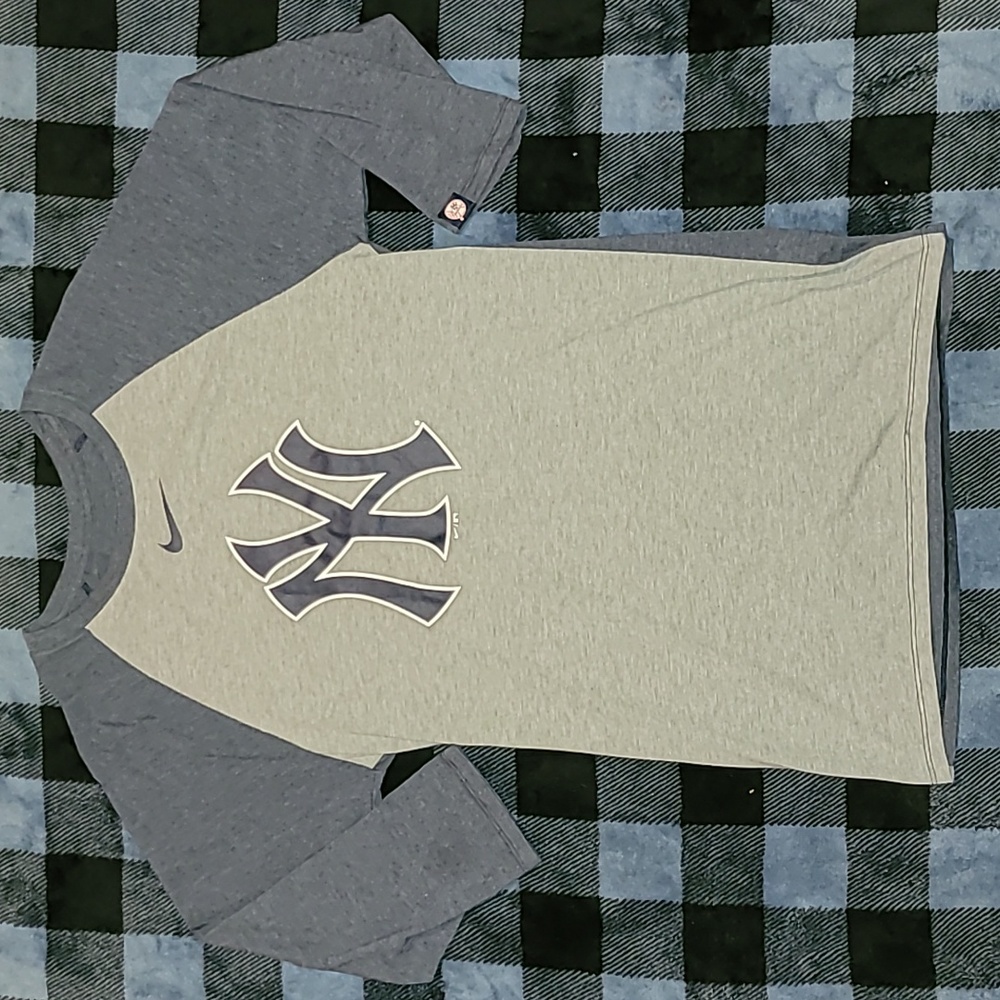 Y2k. Nike. New York Yankees. Baseball-style Tee. No issues. Oversized Small